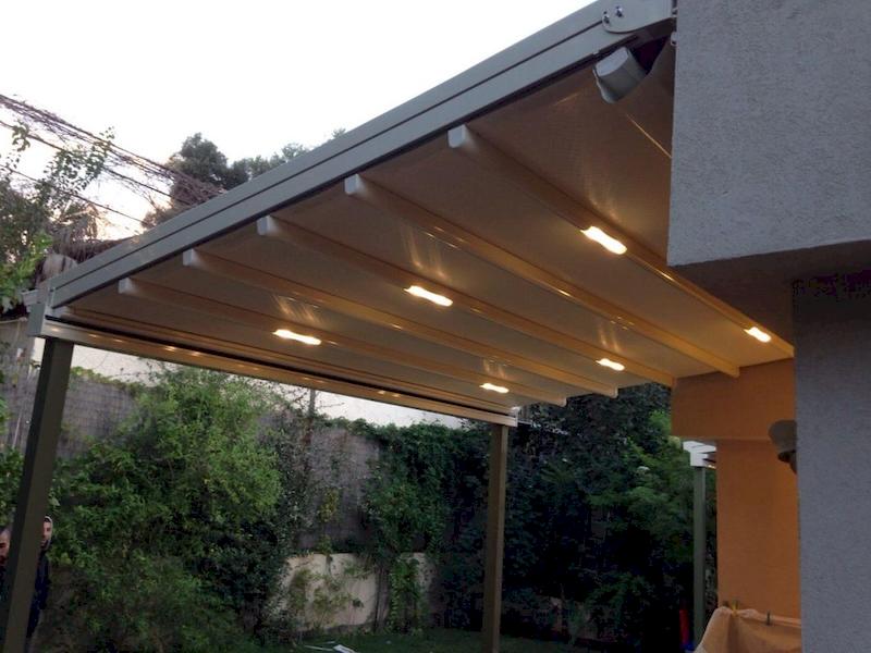 פרגולה מתקפלת עם תאורה